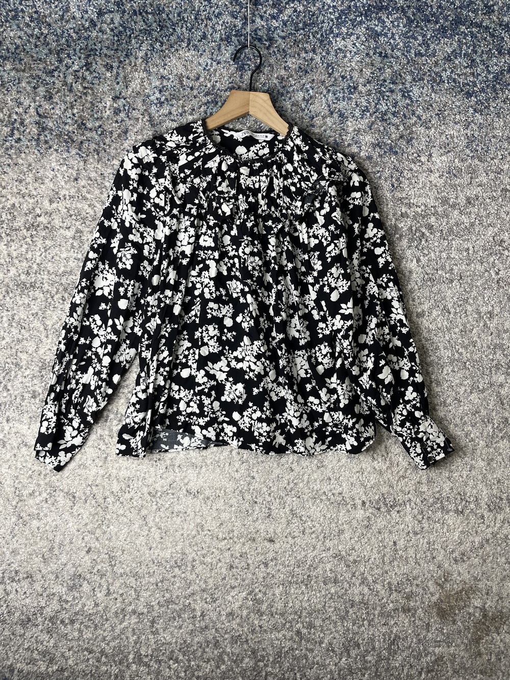 Zara Blouse Womens Medium Black White Floral Long Sleeve Ruffle Neck Boho Top